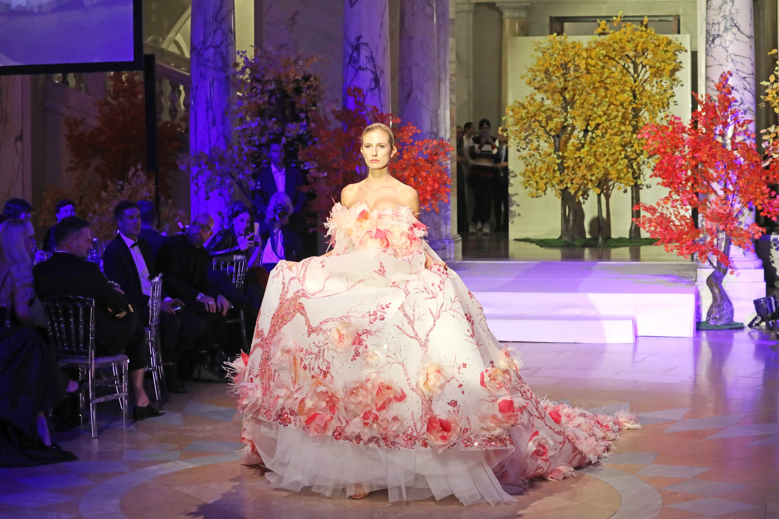 Ein exklusiver Abend mit internationalen Stars, Fashion Shows, Auszeichnungen und einem spektakulären Showprogramm – moderiert von Sylvie Meis. Vienna Awards © Philipp Enders