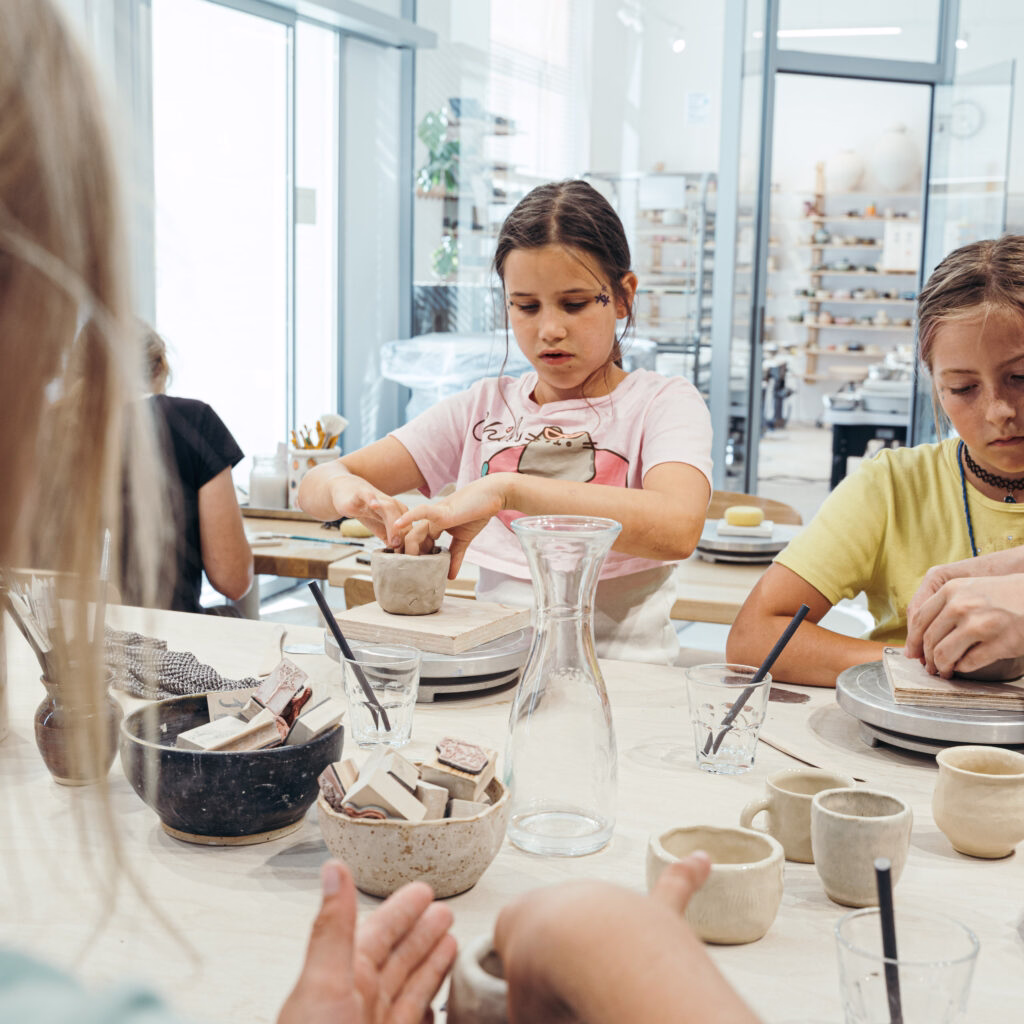 2 × Gutscheine für einen Clay Club Workshop
