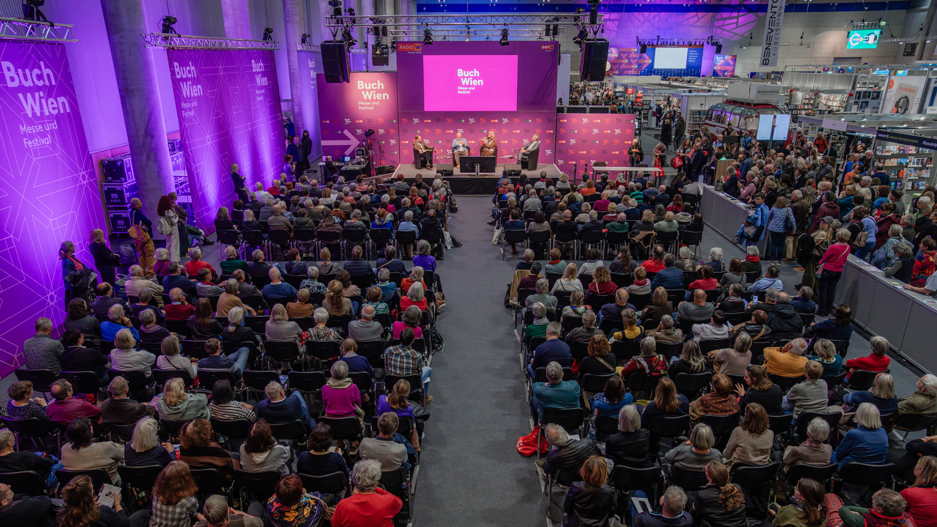 10 Tagestickets und 2 Festivalpässe für die Buch Wien – Messe & Festival vom 25