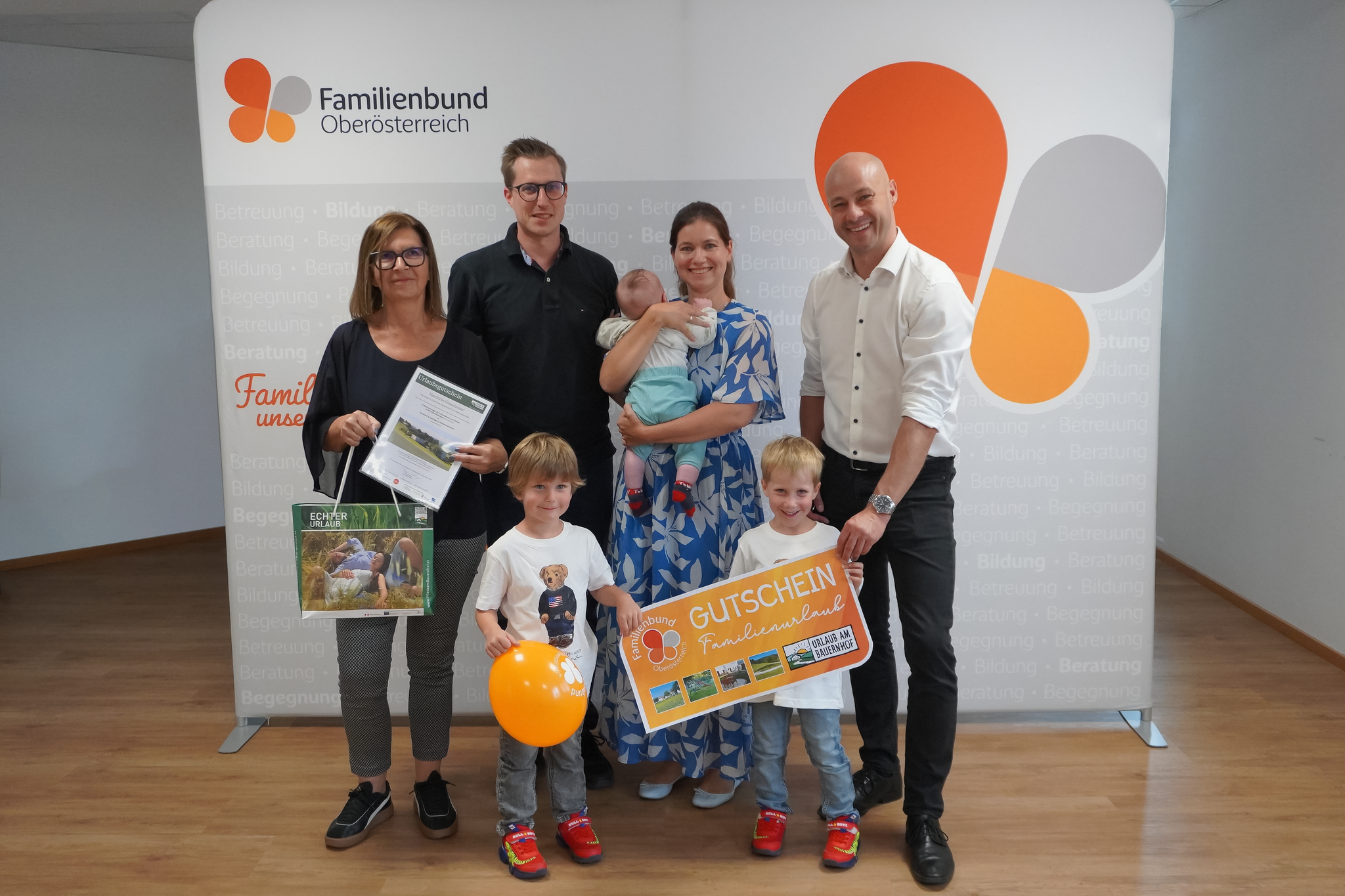 Einem Ferienhof in Niederwaldkirchen steht für Familie Huber am Programm. NIEDERWALDKIRCHEN. Mitglieder des OÖ Familienbundes hatten kürzlich die Chance, einen besonderen Familienurlaub zu